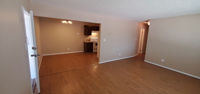 Foto del edificio - 1652 E 16th St