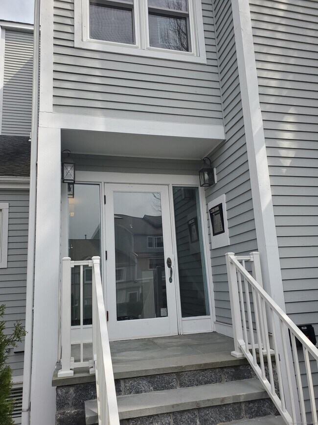 Building Photo - 351 Pemberwick Rd