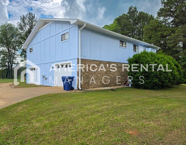 Building Photo - 3100 Apple Valley Ln
