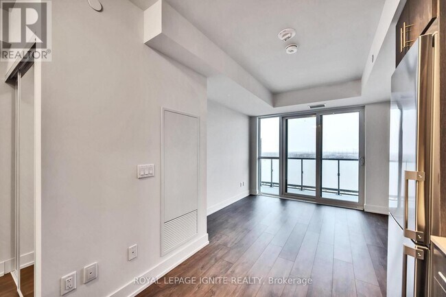 Photo du bâtiment - 2550 Simcoe St N