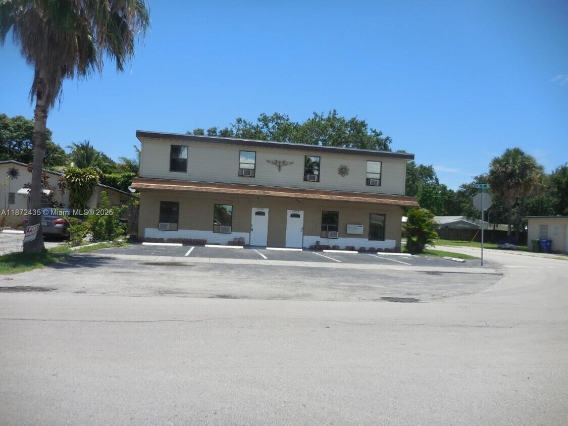 Foto principal - 2984 SW 15th Ave