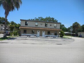 Building Photo - 2984 SW 15th Ave