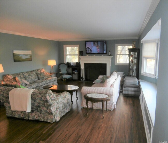 Building Photo - 795 Bayview Dr