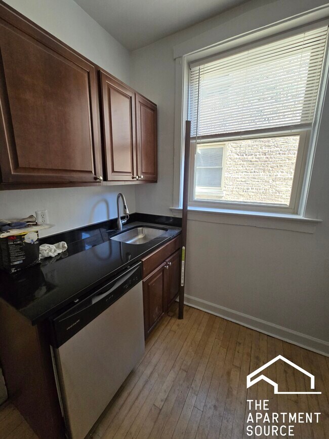 Foto del edificio - 5133 N Damen Ave
