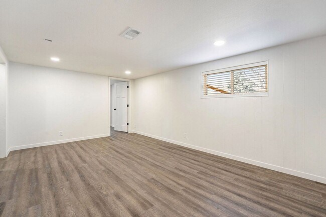Building Photo - 2 Bedroom 2 Bathroom Lower Unit in Wheat Ridge