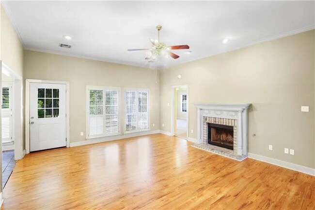 Foto del edificio - 122 Woodcrest Dr