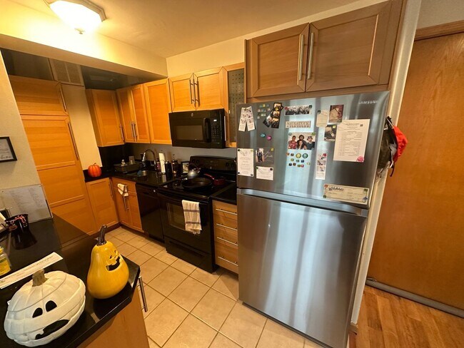 Foto del edificio - 4180 N Marine Dr