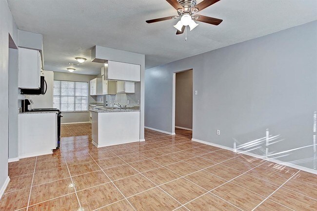 Building Photo - 7126 Kings Dr