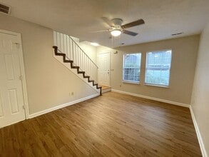 Building Photo - 1425 Schoolcraft Way