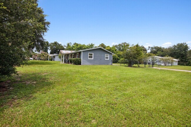 Foto del edificio - 2 Bedroom Single Family in DeLand