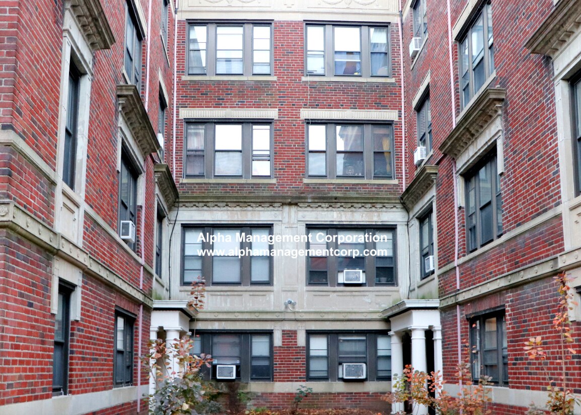 Building Photo - 18 Lakeville Rd