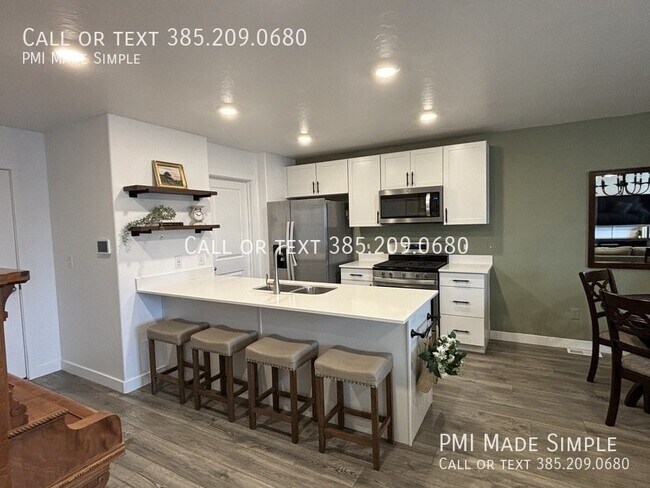 Foto del edificio - Modern 3-Bedroom Townhouse in Lehi