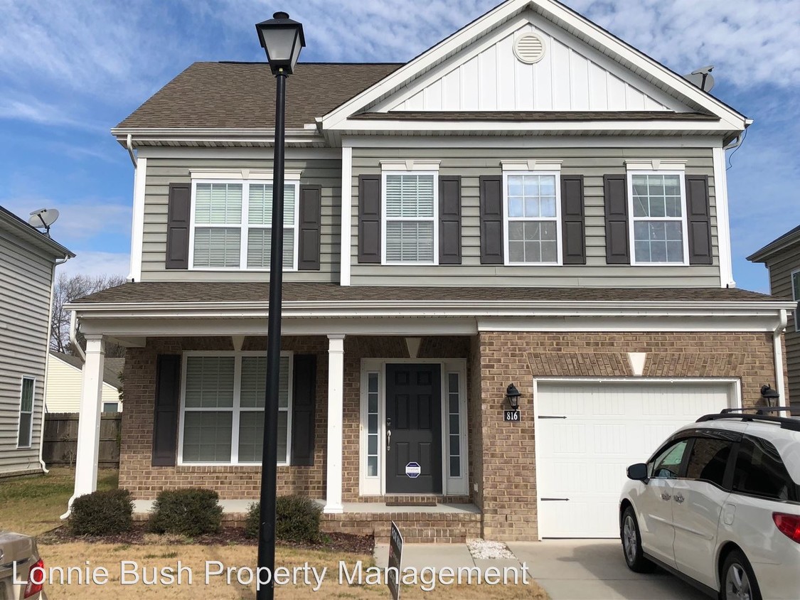 Primary Photo - 4 br, 2.5 bath House - 816 Brightleaf Pl
