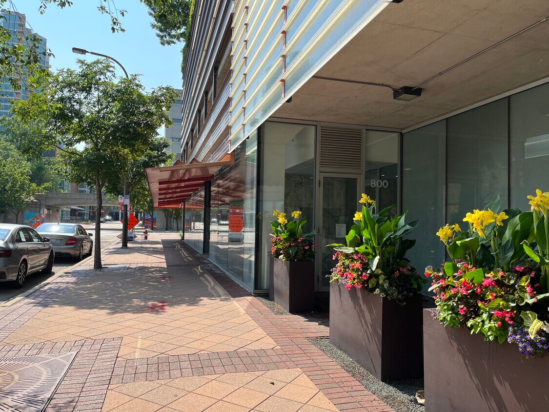 Foto del edificio - 800 Elgin Rd