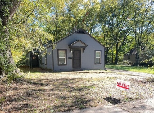 Building Photo - Charming 2 Bedroom Duplex in Midtown Memphis! $99 Move In Special