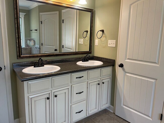Foto del edificio - Check Out This 3BD/2B Home!!