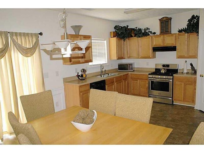 Building Photo - 3880 Grovemont Pl