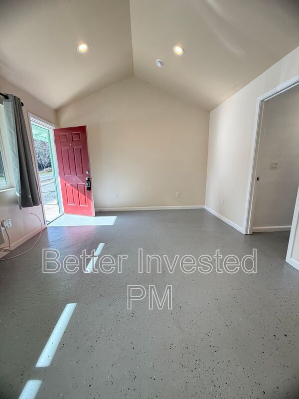 Foto del edificio - 24601 Birch St