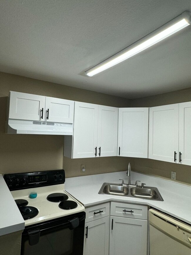 Foto del edificio - 4760 Walden Cir