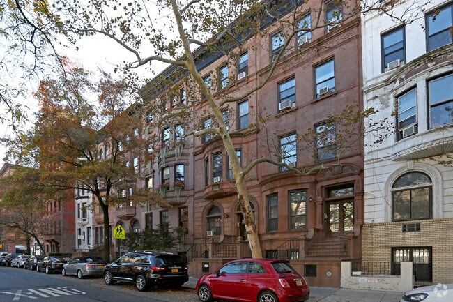 Building Photo - 110 W 76th St