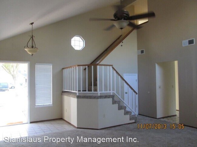 Building Photo - 3 br, 2.5 bath House - 2813 Woodmont Circle