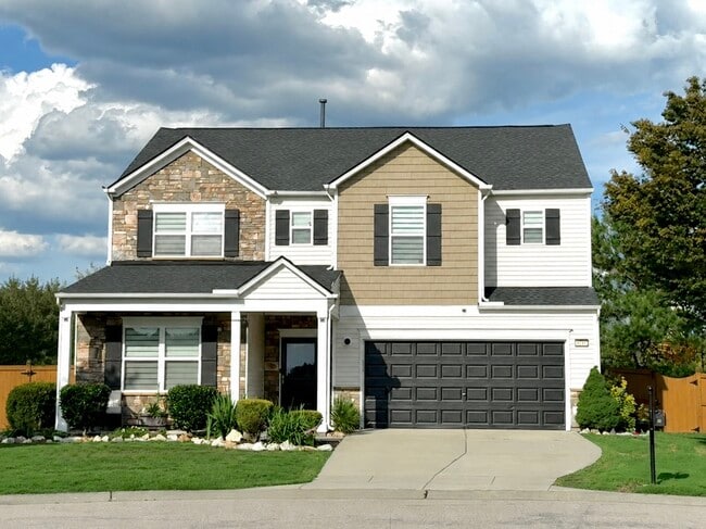Building Photo - 8145 Hovingham Way