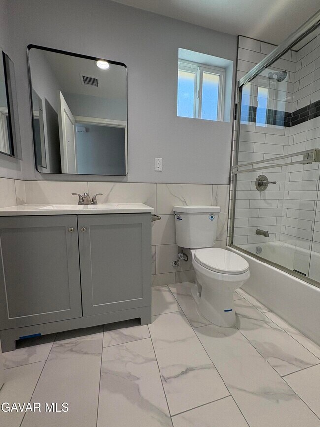 Foto del edificio - 5309 St Laurent Pl