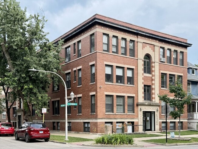 Building Photo - 6259 N Lakewood Ave