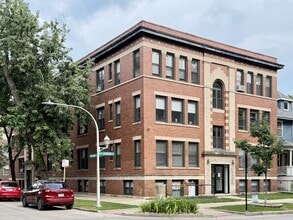 Building Photo - 6259 N Lakewood Ave