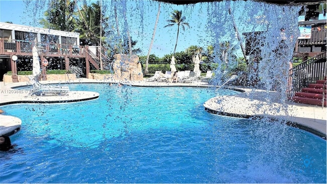 Building Photo - 5225 Collins Ave