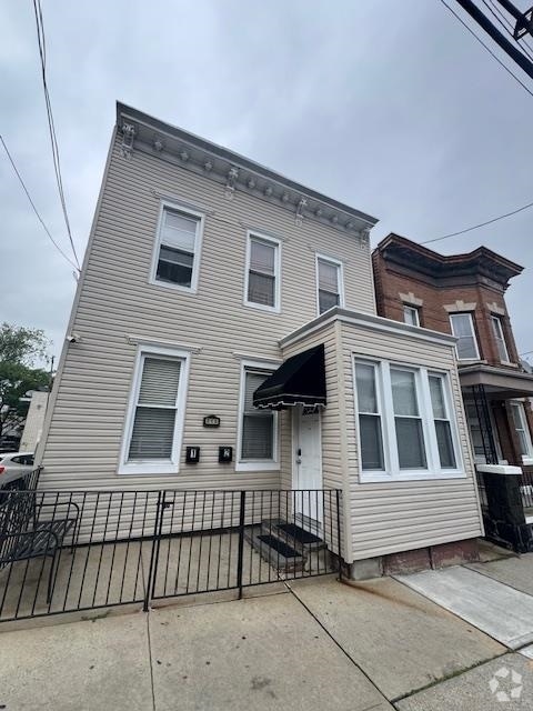 Building Photo - 212 68th St