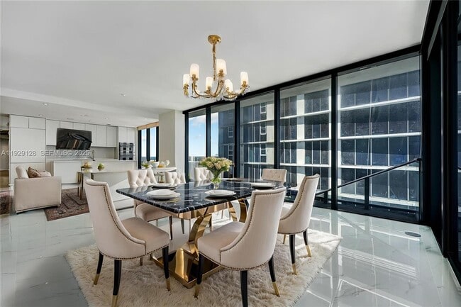 Foto del edificio - 700 NE 24th St