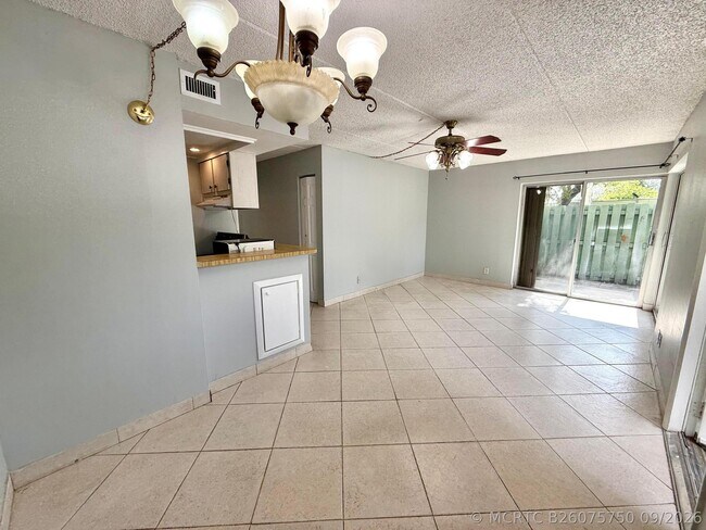 Foto del edificio - 1821 Fairview Villas Dr