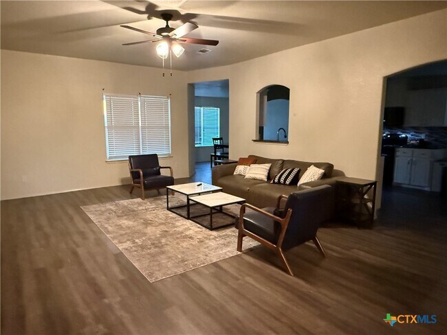 Building Photo - 2703 Tara Dr