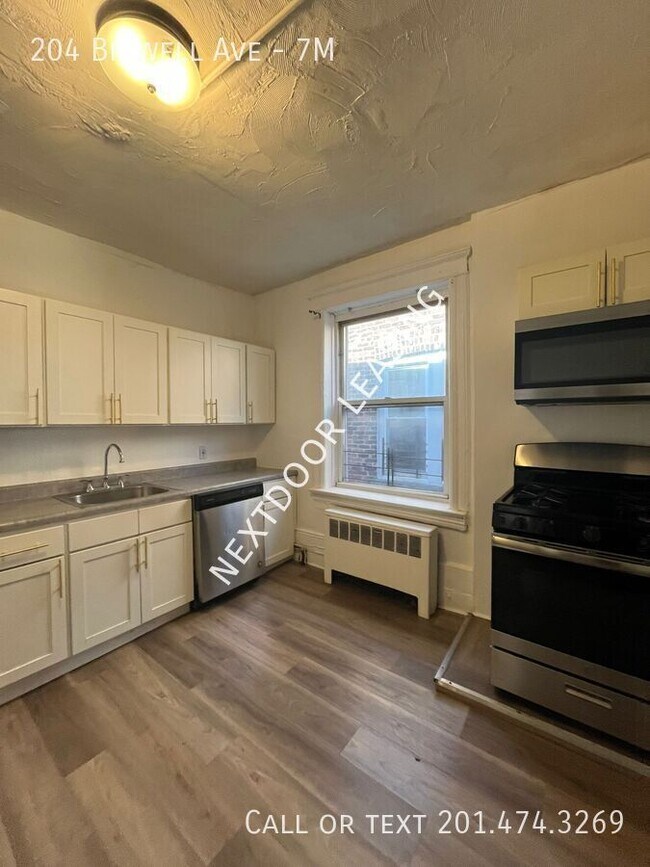 Building Photo - 204 Bidwell Ave