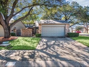 Building Photo - 9716 Highland View Dr