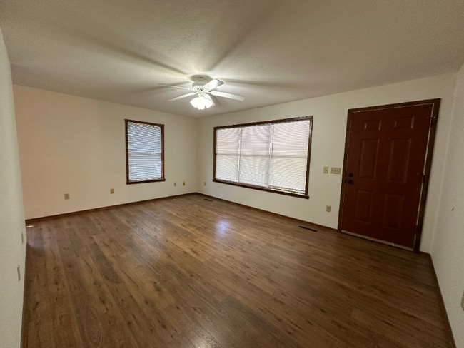 Building Photo - 1501 Carolyn Dr