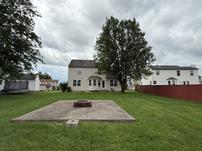 Foto del edificio - Gorgeous home with large backyard