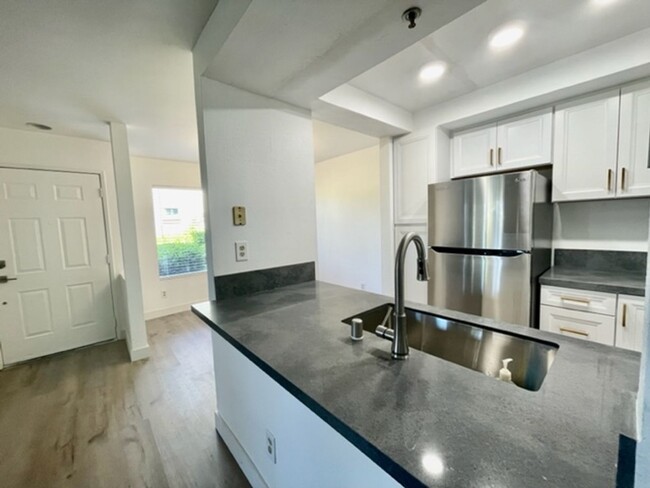 Foto del edificio - Fully Remodeled 3 Bed 2 Bath East lake