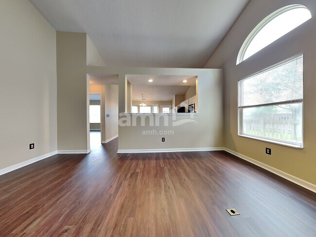 Foto del edificio - 3201 Creekshore Drive