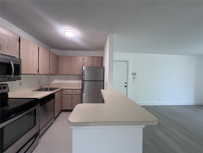 Foto del edificio - 10733 Cleary Blvd