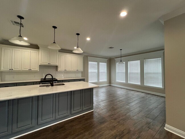 Foto del edificio - Waterfront Property! 3 Bed / 2 Bath Moss Bluff Home