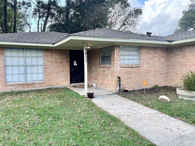 Building Photo - 9811 Shadydale Ln