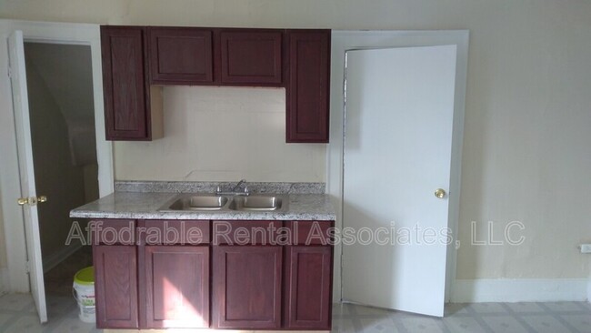 Building Photo - 2035 S 15th Pl