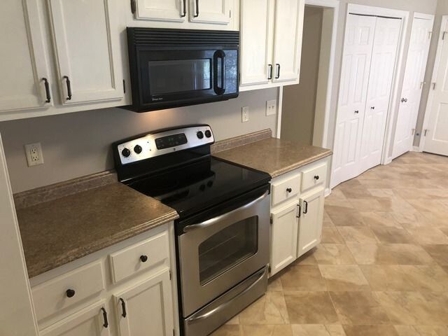 Foto del edificio - 3BR/2BA/2Car Garage Stepless Ranch
