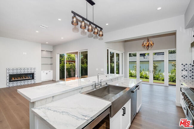 Foto del edificio - 4963 N Clybourn Ave