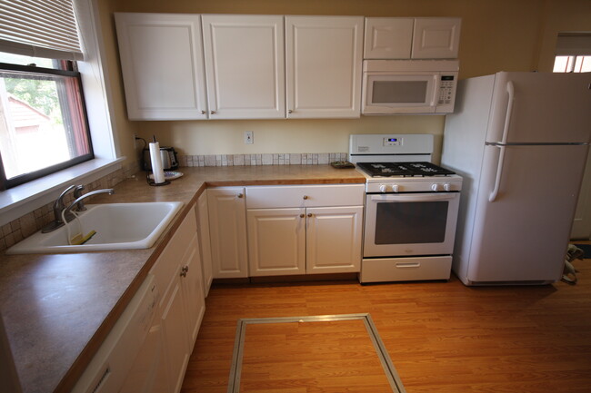Kitchen 2 - 534 Park Ave