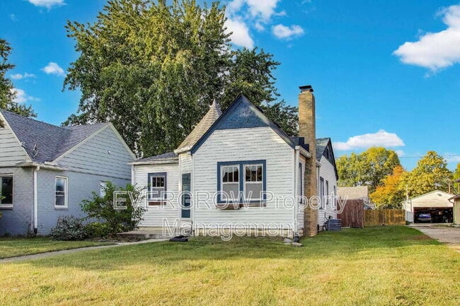 Photo - 5244 E 10th St House