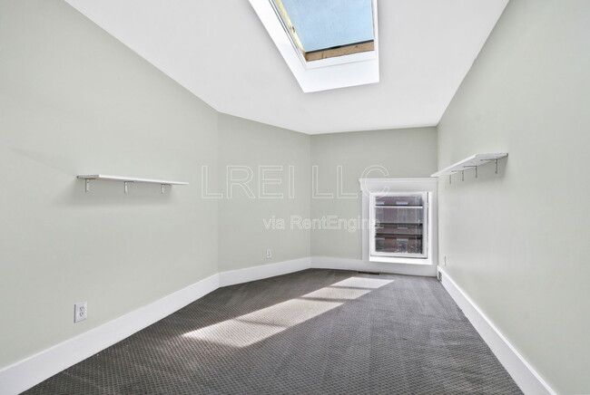 Building Photo - 1160 S Brook St