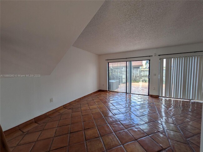 Foto del edificio - 3811 SW 82nd Ave